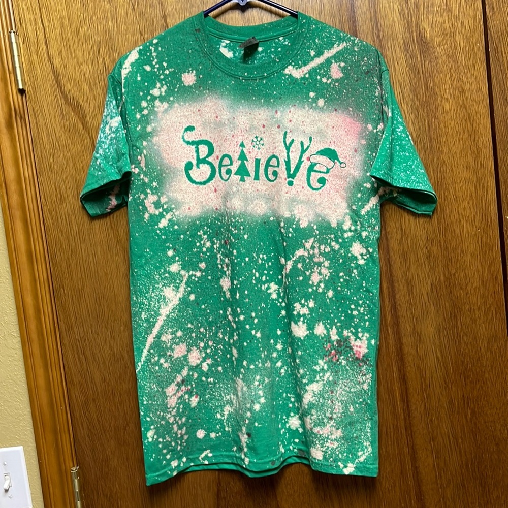 Medium Christmas Tee/bleached shirt
